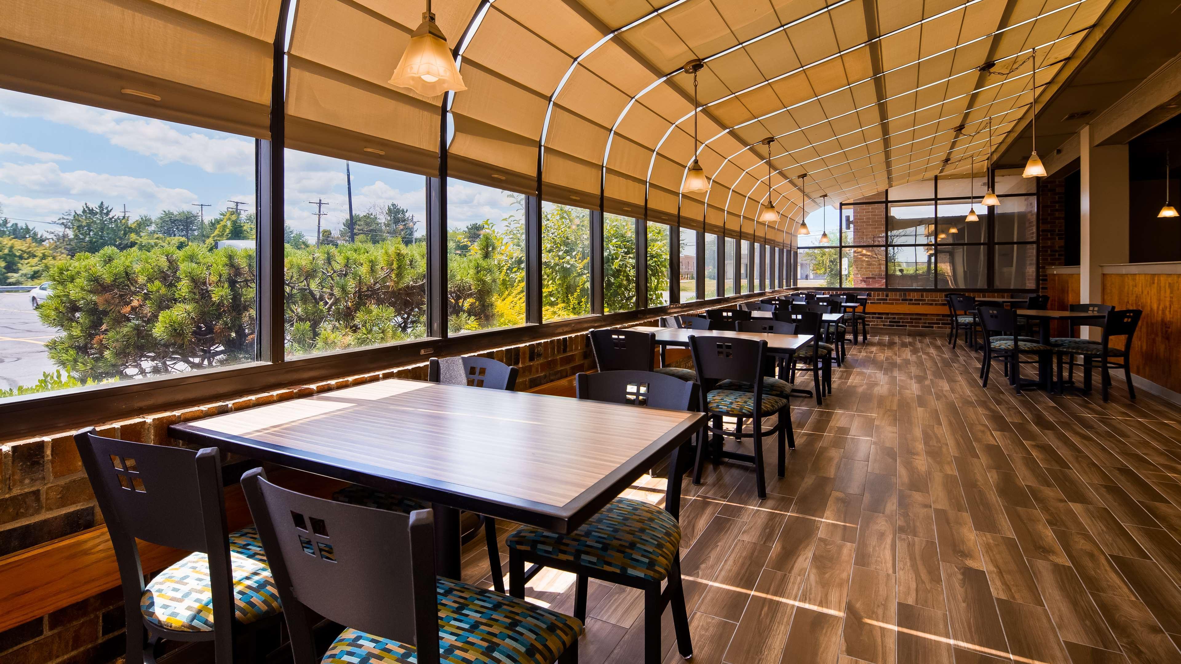 Best Western Woodhaven Inn Экстерьер фото