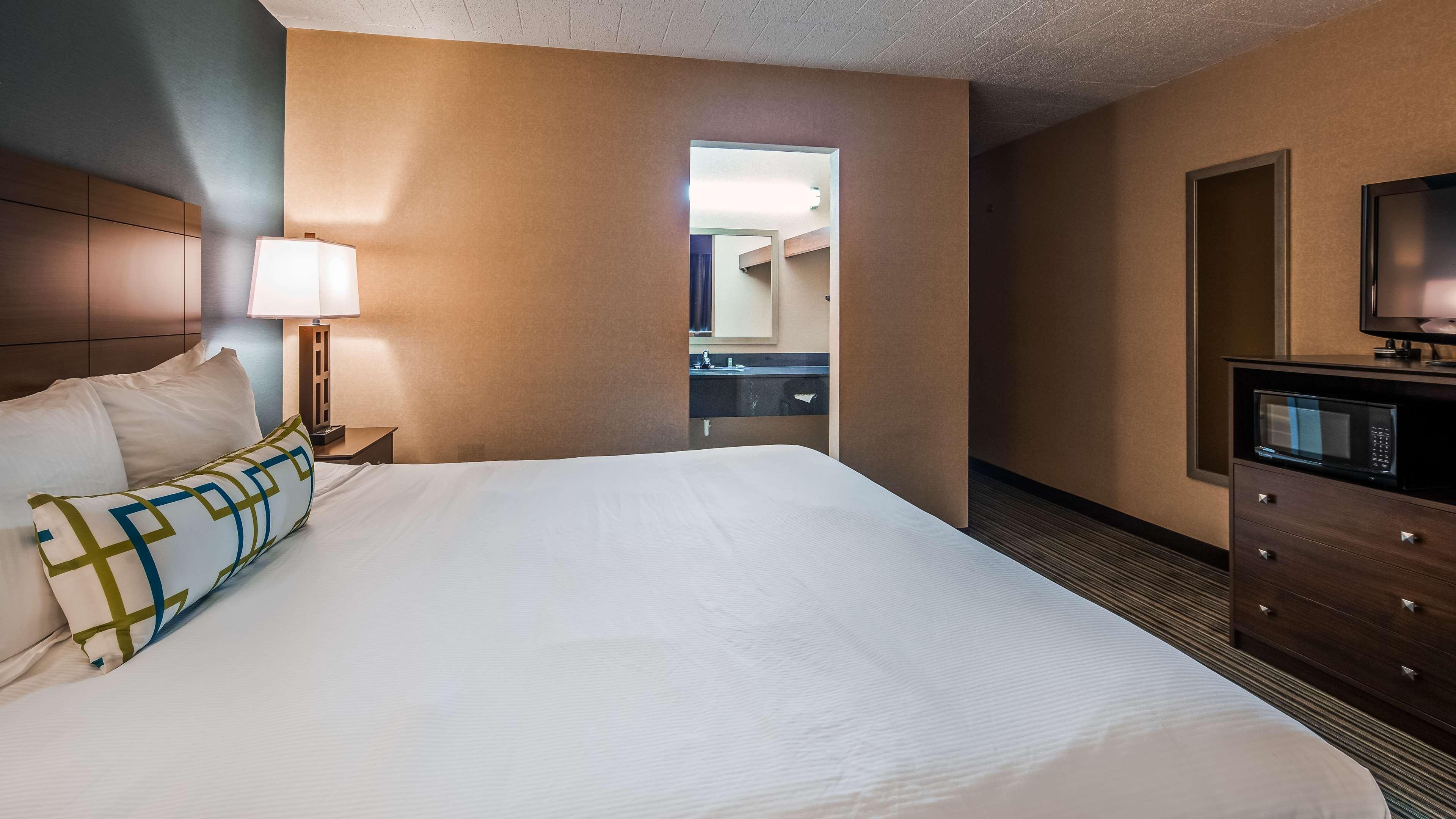 Best Western Woodhaven Inn Экстерьер фото